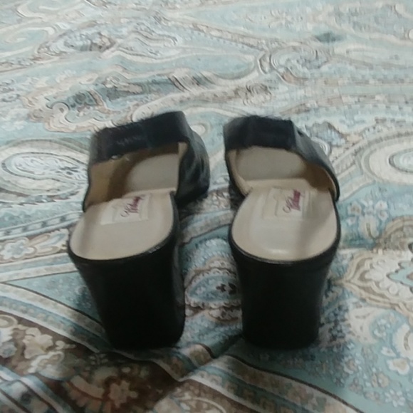 Ladies Worthington Black Heels - Picture 2 of 5